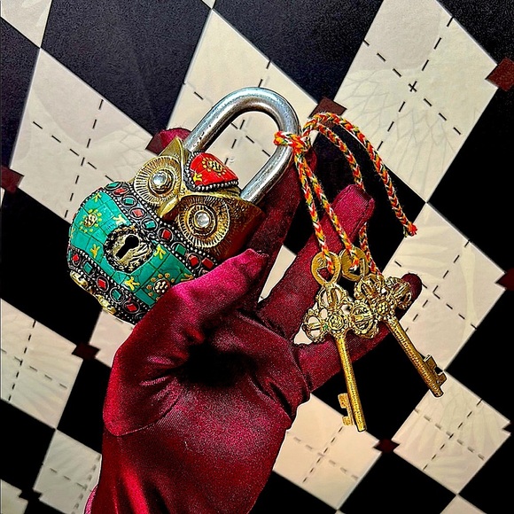 Handcrafted Owl Brass Lock – Ornate, Colorful, & Functional – 2 Keys Included - Picture 9 of 11
